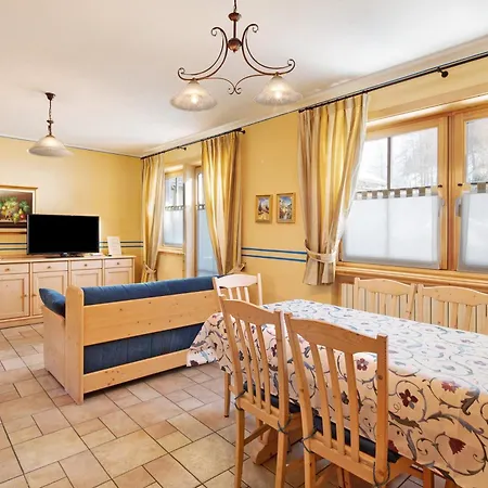 Apartament Betty Larasc *