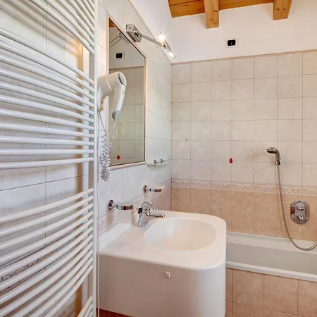 Apartament Betty Larasc
