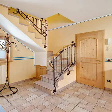 Apartament Betty Larasc *